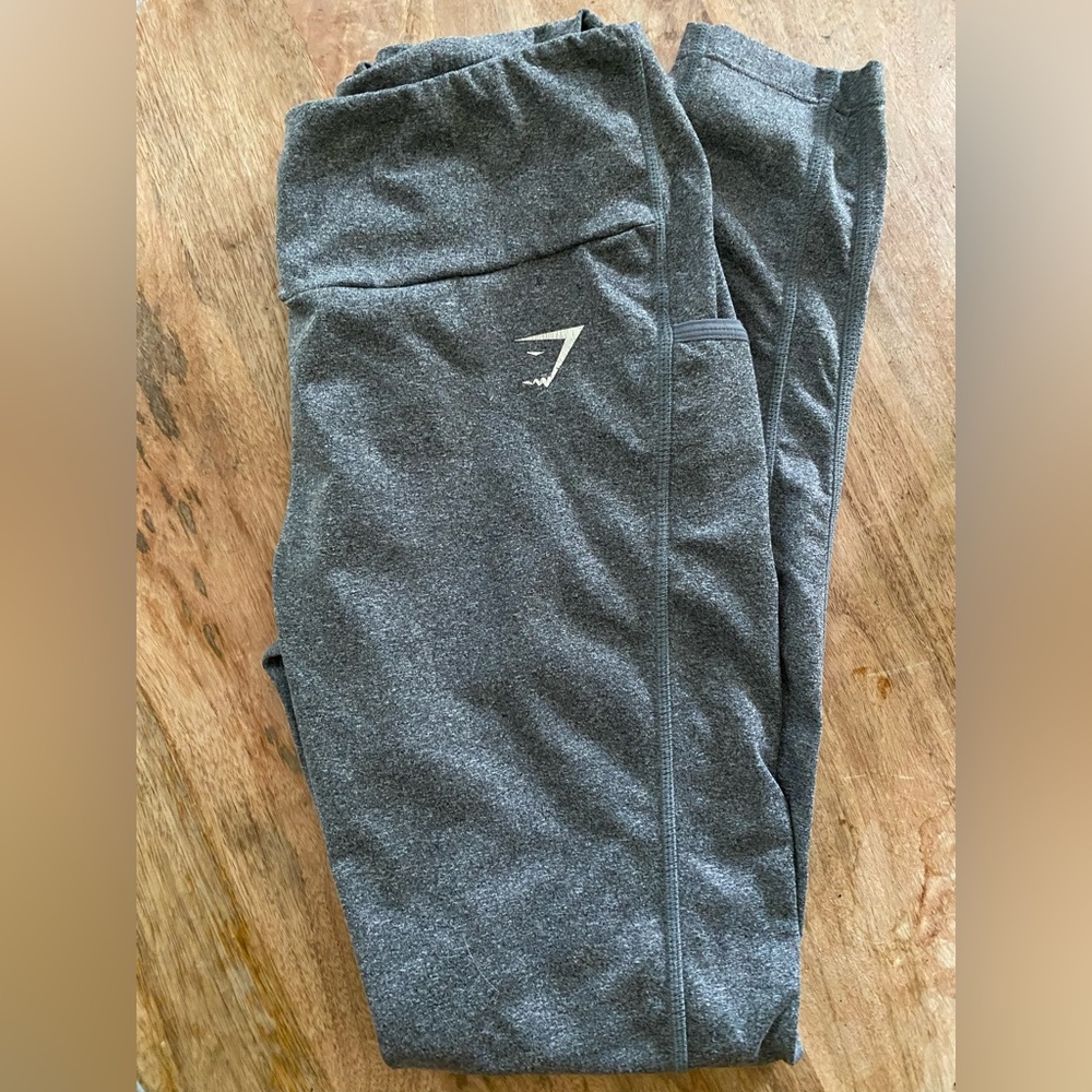 Gym shark leggings - M